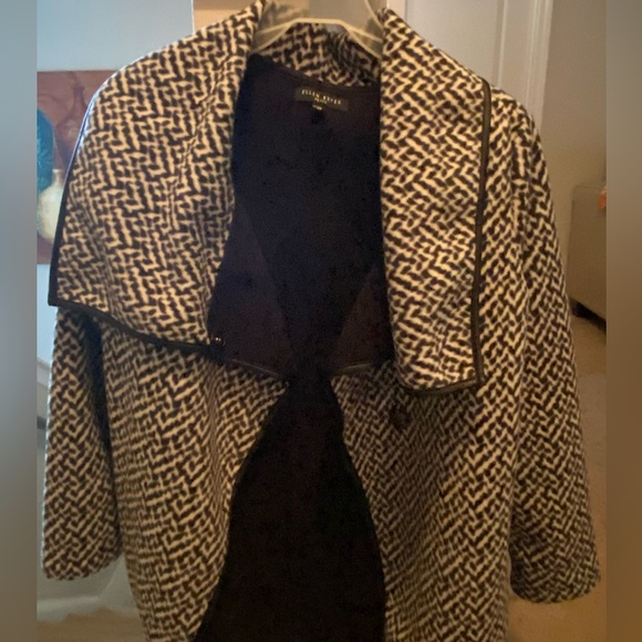 Sweater - Picture 2 of 4